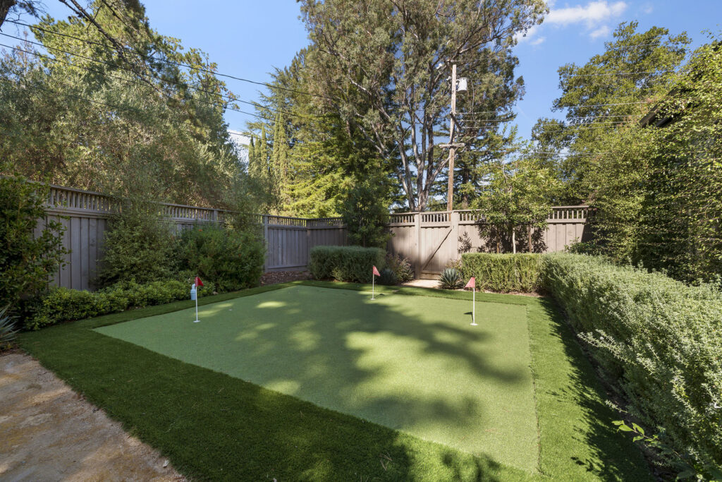 Putting Green - Side Yard1